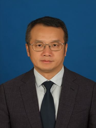 杨雄华男,汉族,1972年6月出生,湖北应城人,1995年7月参加工作,1996年6