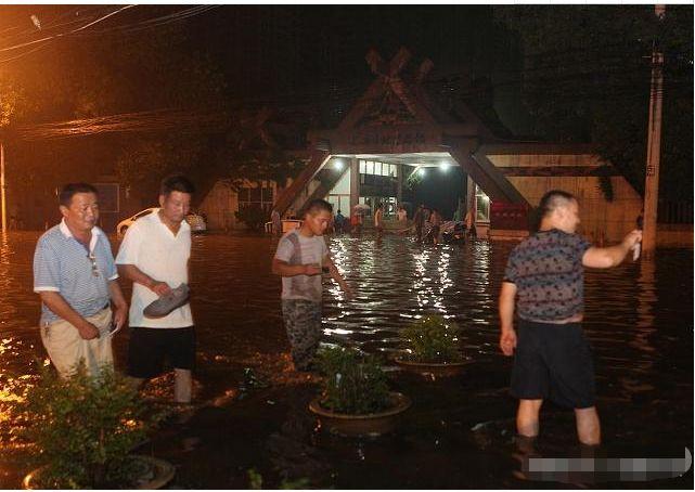 广州版雨夜屠夫18位女性遭毒手90年代罗树标案纪实