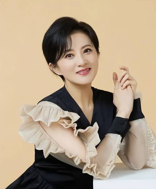 金铭:让撒贝宁等候20年,被渣男欺骗,今43岁选择不婚不育