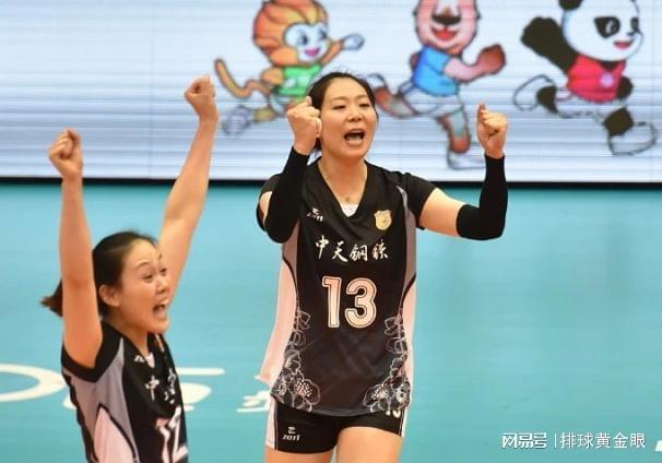 副攻成江苏女排难题,万梓玥杨佳难补短板,杨珺菁可留队传帮带