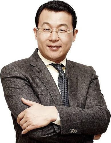 受访人:胜者管理集团董事长 安东:您在公司大概有多少员工?