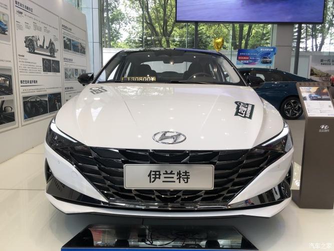 北京现代颜值担当第七代伊兰特颜值粉到店看车
