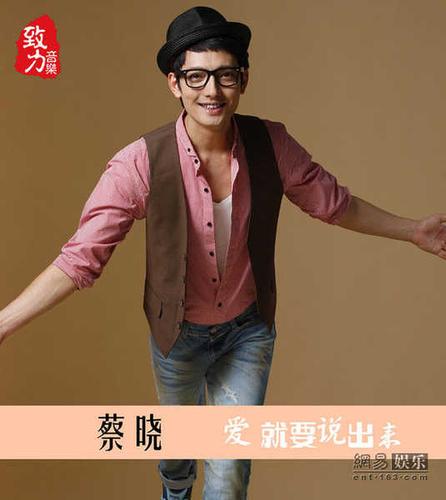 5月21日生于广东肇庆,曾多次举办过个人名义的通俗音乐演唱会,多次