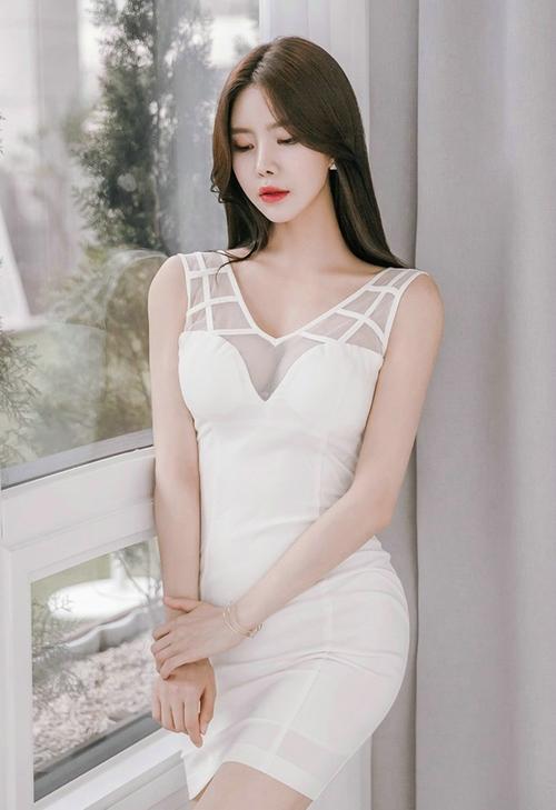 大奶美女模特透视装美乳诱惑性感图片