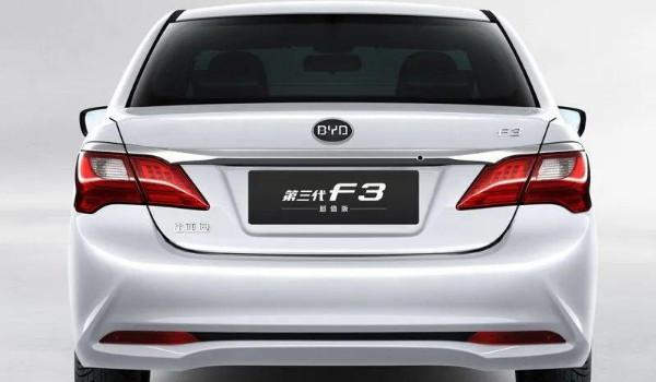 经过综合对比比亚迪f3手动豪华版的性价比最高,该车型为顶配版,与低配