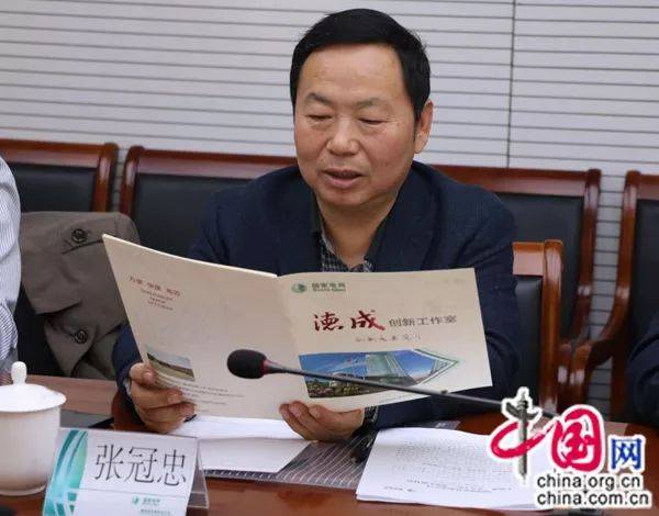 山东省总工会生产部副部长张志刚进行交流会谈