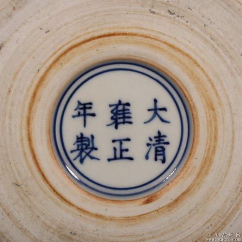 大清雍正年制款粉彩花鸟纹梅瓶一对