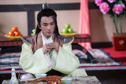 张晓晨饰武三思