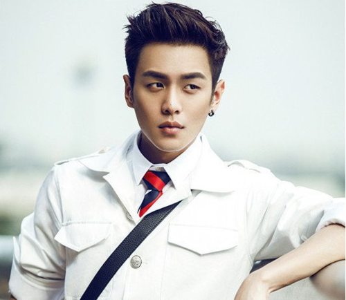 张若昀放下刘海,立马变身帅气明媚少年!