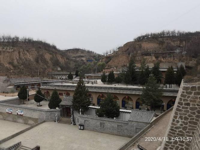 佳县神泉堡革命纪念馆位于佳县县城西神泉乡神泉村.