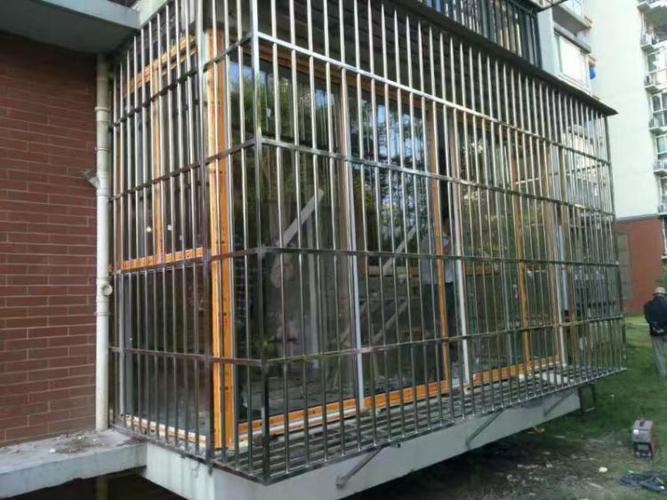 不锈钢防盗窗户防护栏阳台护栏飘窗护栏防护网防护窗防盗网