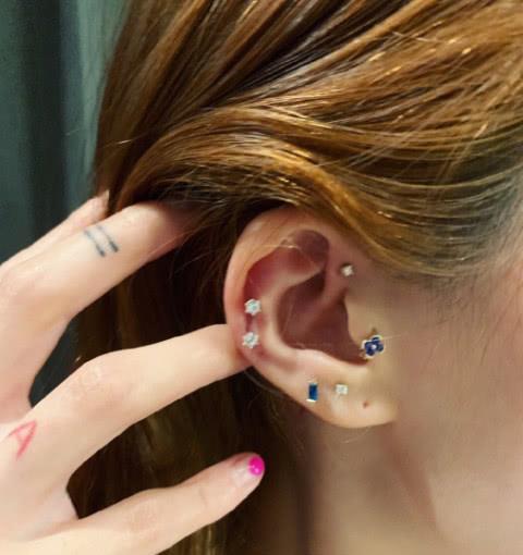 泫雅晒美照,竟有7个耳洞,但却比不上"纹身图案"来的震撼!