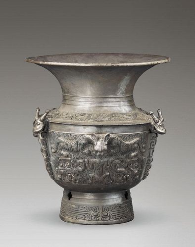  p>铜是人类最早使用的一种金属,中国古铜器的冶铸大约始于原始社会