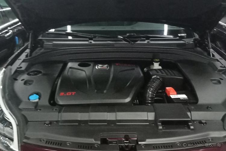 众泰sr9发动机舱