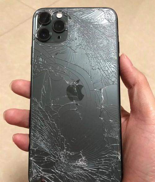 心痛!苹果11被邻居家的孩子撞碎了,换屏要3000,该让他家长赔吗?