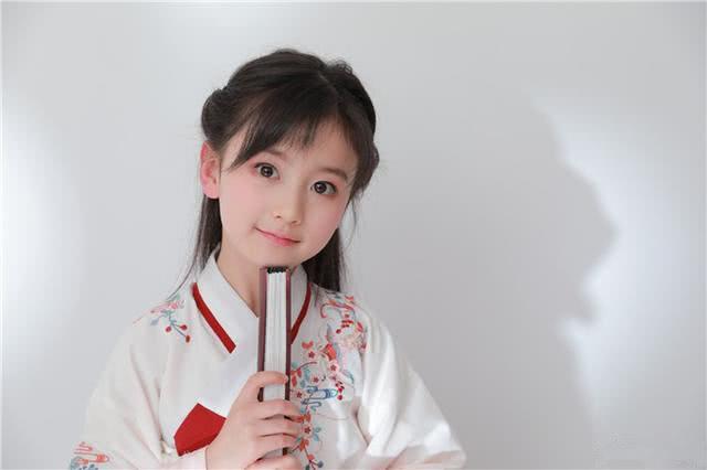 她就是裴佳欣.