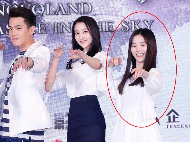 为何总说鞠婧祎整容了?看到三年前的合照,哪配得上四千年称号?