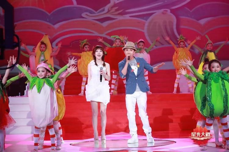 许之糯《星光大道》为周赛选手加油