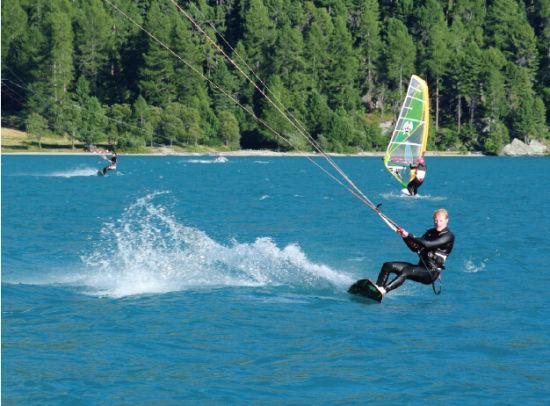 惊险刺激的滑翔伞冲浪