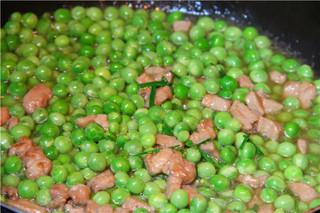 小豌豆炒肉丁