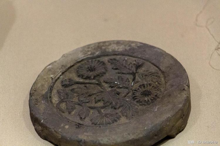 折枝菊花纹瓦当 南宋 南宋恭圣仁烈皇后宅遗址出土