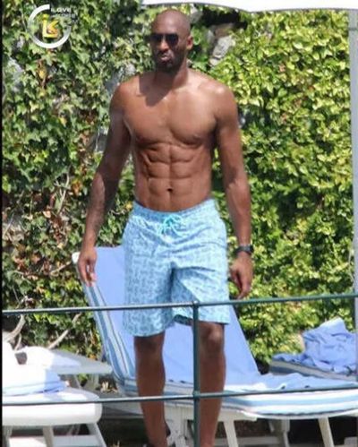 当nba球星的肌肉被p图阿联秒变魔鬼筋肉人霍华德肌肉如篮球般