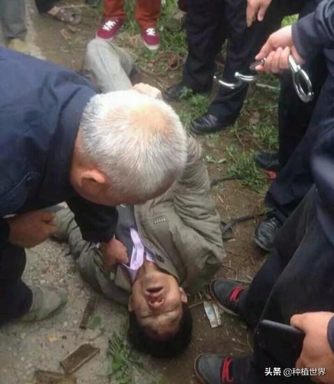 人贩子在村里偷小孩,被村民打死,属于正当防卫?不负责任?