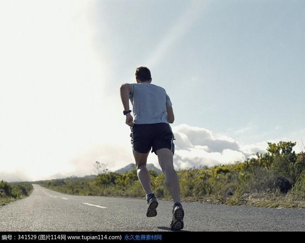 男人跑步的背影图片 (第1页)