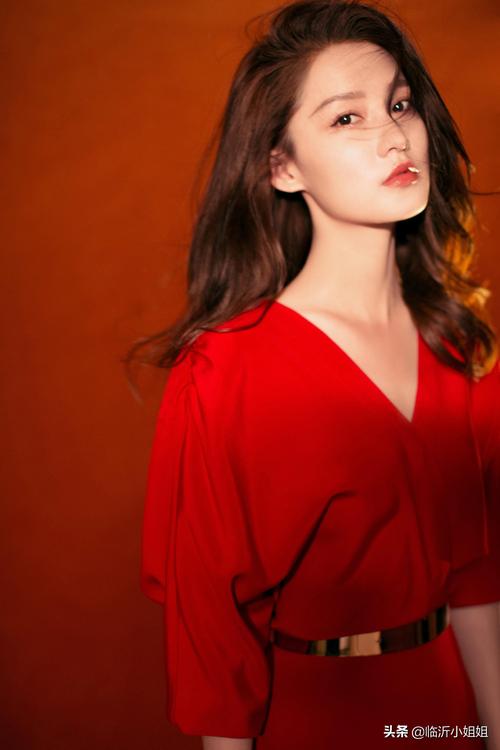 李沁,优雅知性的古典之美,清新脱俗的非凡气质,美爆啦