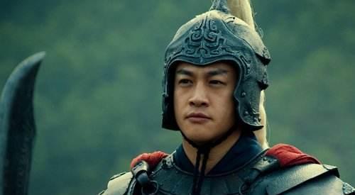 《新三国》曹操灭掉吕布就因不听陈宫的话为貂蝉不出城防卫, 这不死多