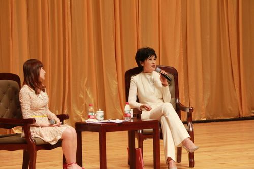 给理想一点时间,给时间一点理想——名人进校园系列活动之吴小莉厦大