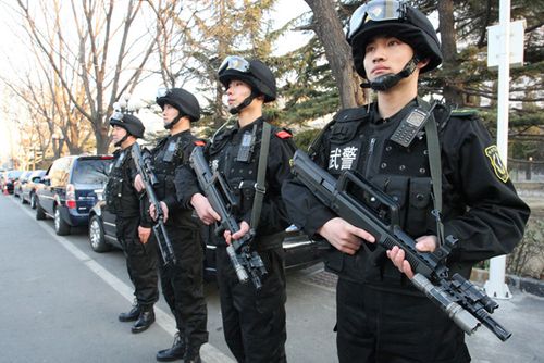 镜头记录央视春晚安保执勤的武警官兵