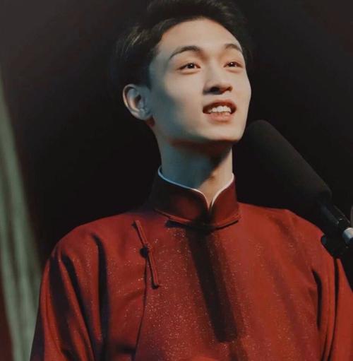 原创秦霄贤微博粉丝破500万,已超过郭麒麟,正紧追张云雷