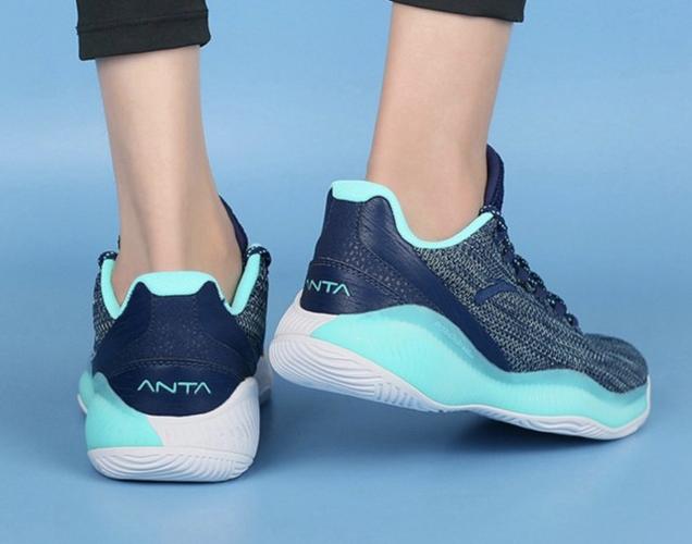 2021年了,斯科拉还在穿100元的安踏低端篮球鞋?