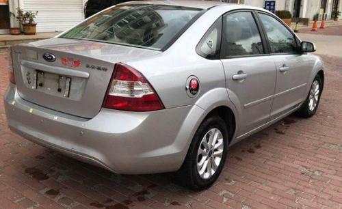 福特 福克斯三厢 2011款 三厢 1.8l 自动豪华型