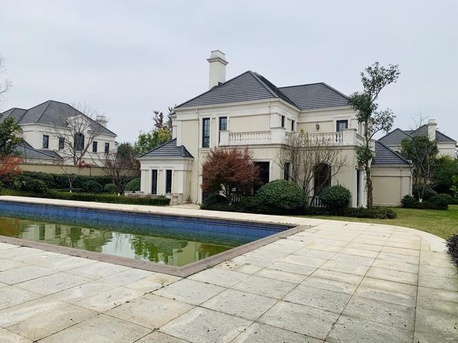 绿城玫瑰园新出独栋别墅花园带泳池占地2亩毛坯可看房