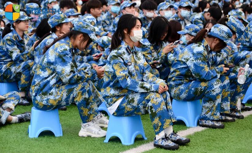 军训第一天!长职新生真飒_长江职业学院_零二七艺考
