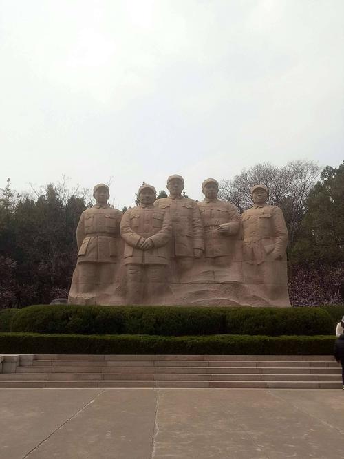 淮海战役总前委雕像