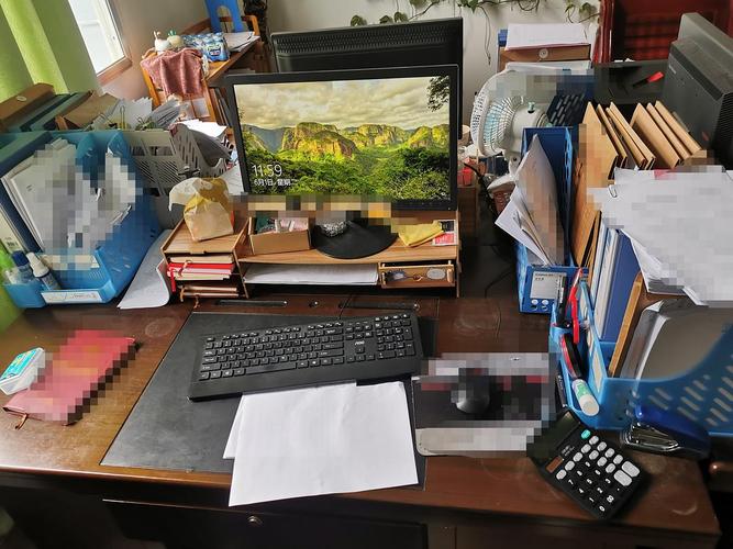 小地方上班人的工位