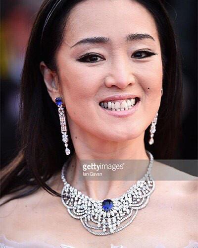 52岁的巩俐还能保持这样的紧致和状态真是让人羡慕呢!