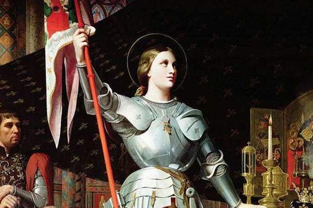 圣女贞德在身体和精神上都很严谨,坚强和谨慎