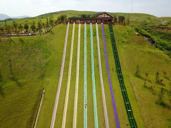 刺激的兴仁放马坪滑草场