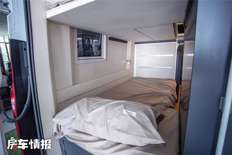 宇通v90房车首发!空间表现极好2张纵置大床,水电高配价格不贵