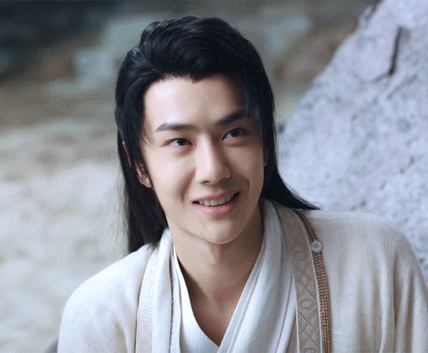 谢允,万重深情笑藏,千斤苦难轻拨