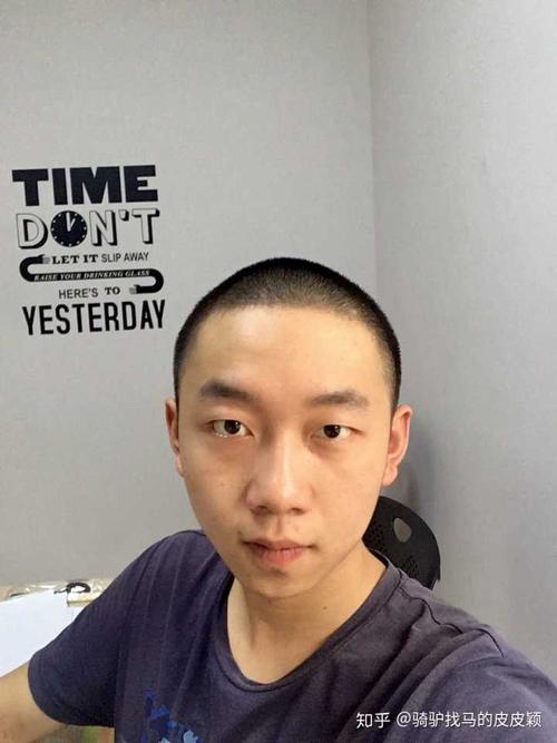 一直头发比较长的男生突然剪一个寸头是怎样的体验?