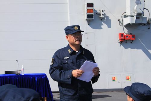 海军某驱逐舰支队政治部主任韦建华简介