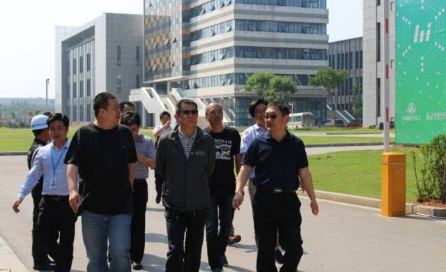 航天科工集团党组成员,副总经理宋欣一行调研智慧海派