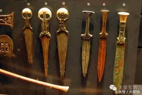 短剑:对于埃及来说,这种武器更接近匕首,因其长度短,一般在大规模的
