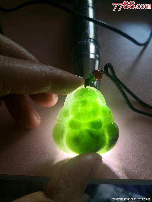 和田玉碧玉猫眼佛公吊坠