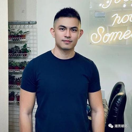 圆脸型的男士适合剪这3款发型太帅了